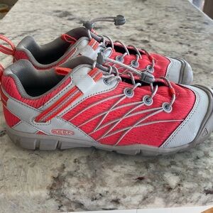 KEEN girls outdoor shoe.